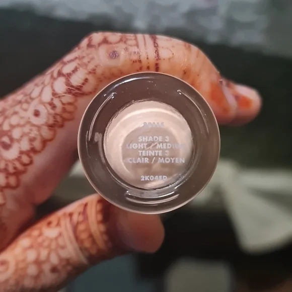 Makeup - Picture 2 of 2